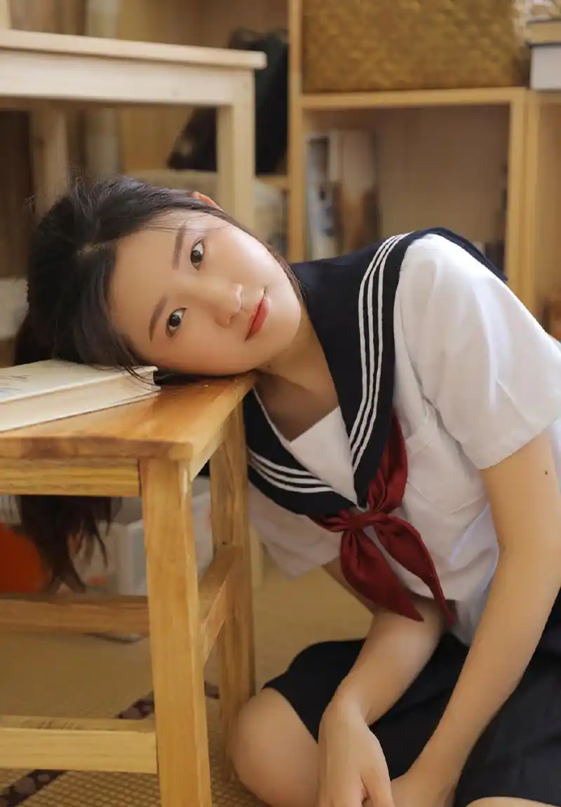 日系水手服少女可爱写真