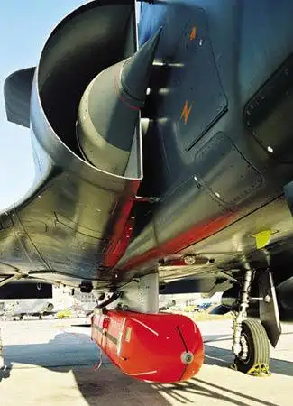 法国军方成功试射一枚远程舰对地巡航导弹