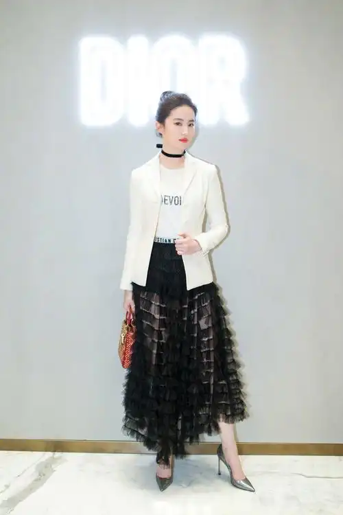 刘亦菲亮相dior迪奥 二零一七春夏系列臻赏酒会