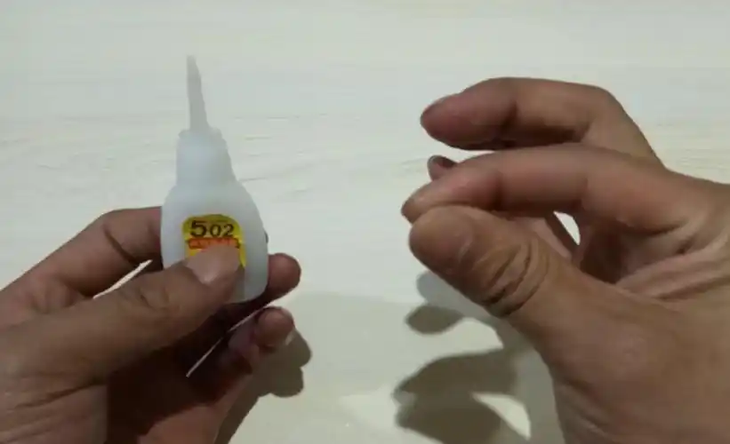 手指被502胶水粘住不用急手指被502胶水粘住怎么办