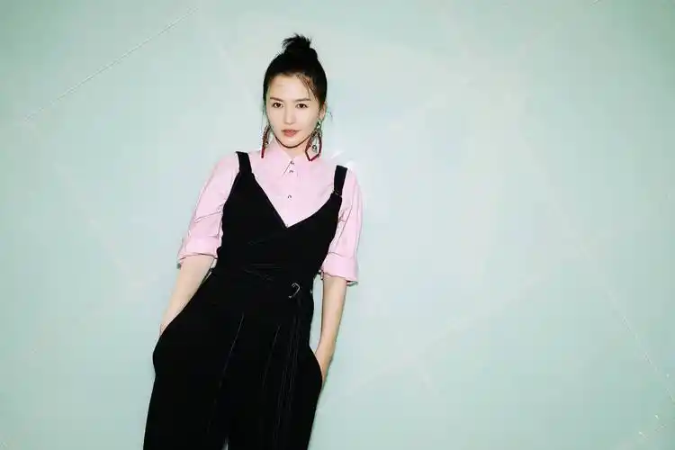 著名歌手「谭维维」经纪公司