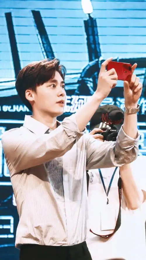 生日快乐98@李易峰    #峰启新一岁,事事常安乐#李易峰超话