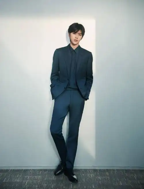 蔡徐坤国庆音乐会造型照公开 端正俊朗又不失少年朝气!