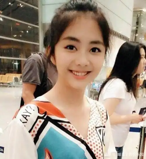 看看刚出道的谭松韵,是不是很可爱.