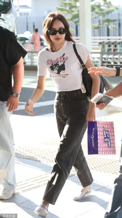 深圳机场明日12时起航班暂停##lisa机场水晶凉鞋