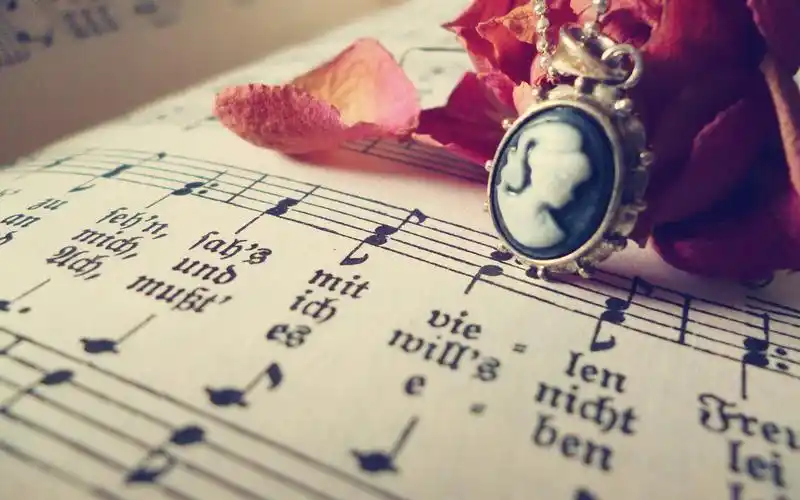 音乐,乐谱,唯美,清新,项链,静谧,你是我心内的一首歌,音乐之声音乐