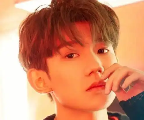 王源"妈妈",在谈及王源时,却落下来眼泪