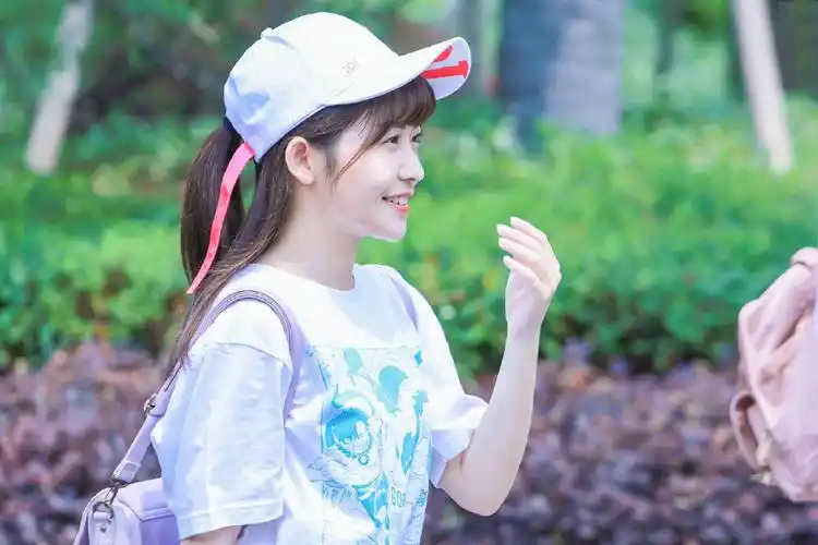 分享一组赖美云图片给大家,图中的明星图片壁纸会点缀你的电脑桌面