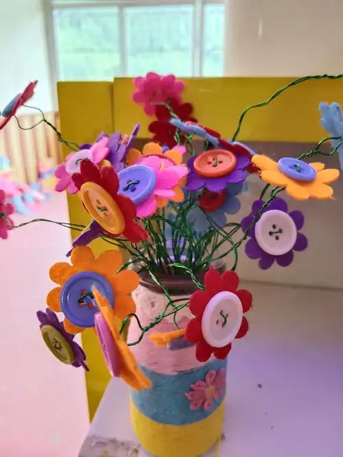 涪阳青苹果幼儿园春学期教师手工作品展