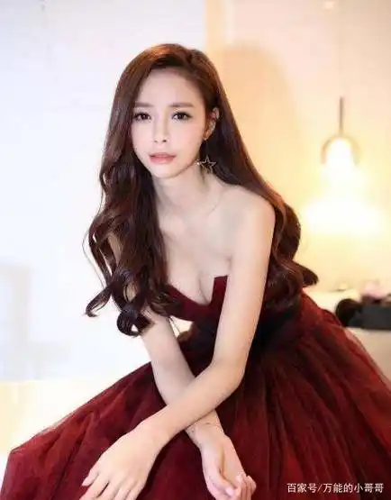 尽管从刚出道开始,沈梦辰就备受争议,特别是关于整容的传闻,之前,有人