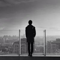 背影头像男生孤独黑白_微信头像图片大全