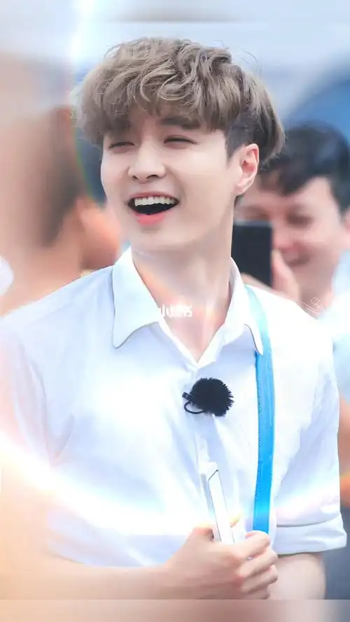 我爱的那个男孩他有着世界上最纯粹的笑容张艺兴