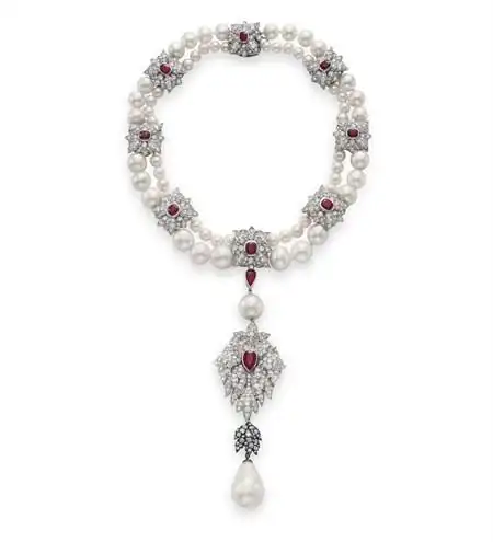 伊丽莎白-泰勒卡地亚传奇珍珠项链高价拍出