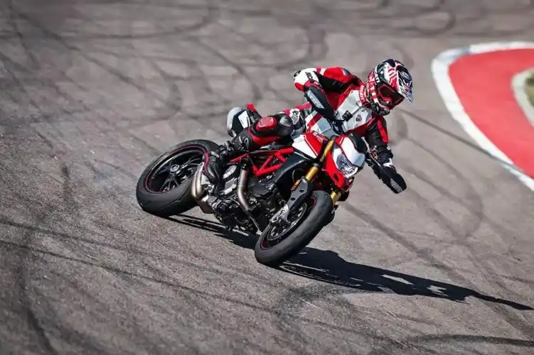动态图集杜卡迪2019hypermotard950sp骇客