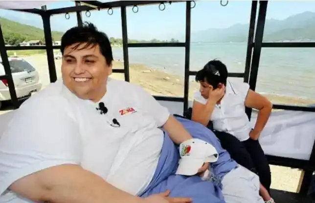 十个世界上最重的人最重的体重达到1270斤