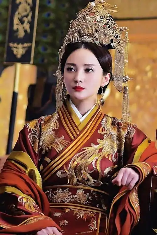 六位穿皇后装的古装美人,杨幂第四,唐嫣第二,第一美得让人窒息