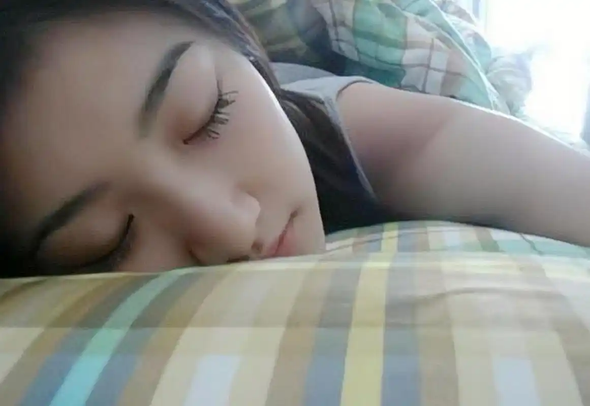 景甜早年的老照片,有一种清澈灵动的气息,说不出的温柔可人.