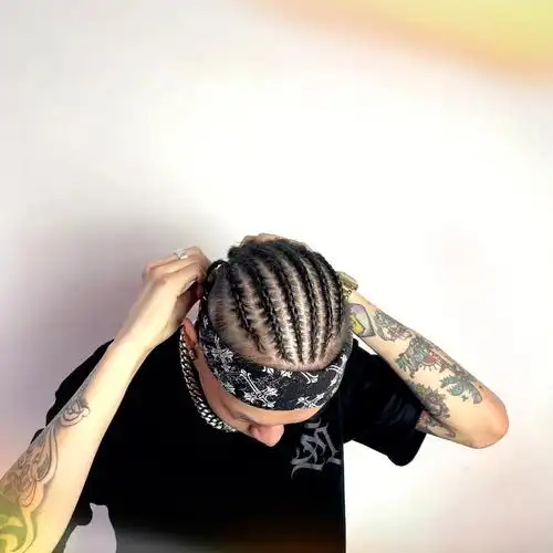 秋季帅气逼人发型推荐地垄沟