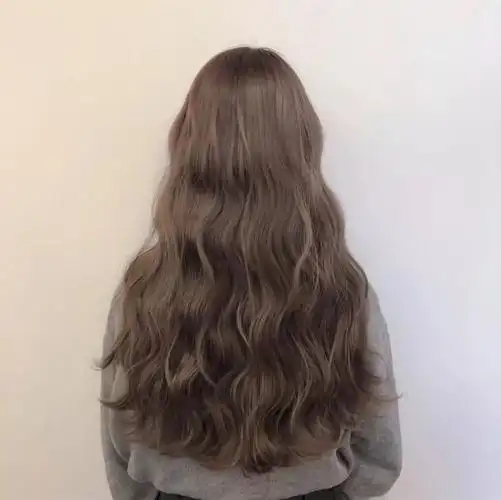 蛋卷头不太适合方脸型的妹子,原本脸蛋就宽, 有刘海的蛋卷头并不会让