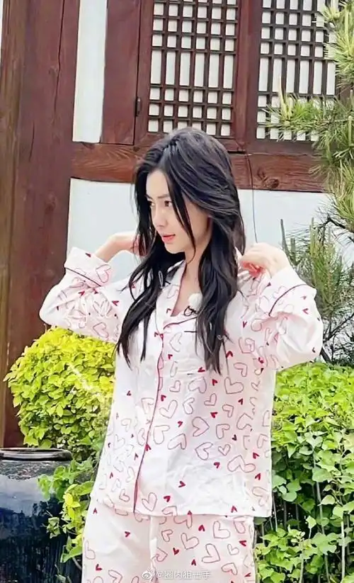 angelababy跑男素颜睡衣路透真的是越来越美啦