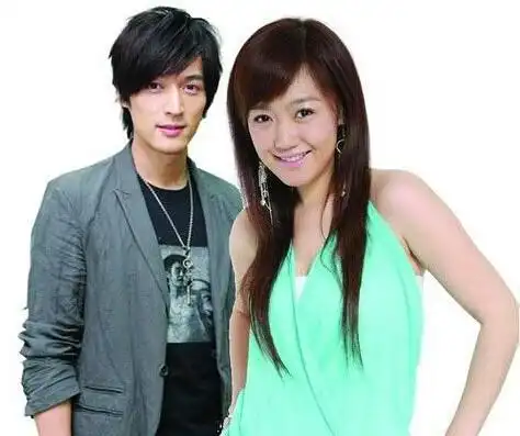 胡歌薛佳凝同台合照,男方否认复合,网友:各自安好