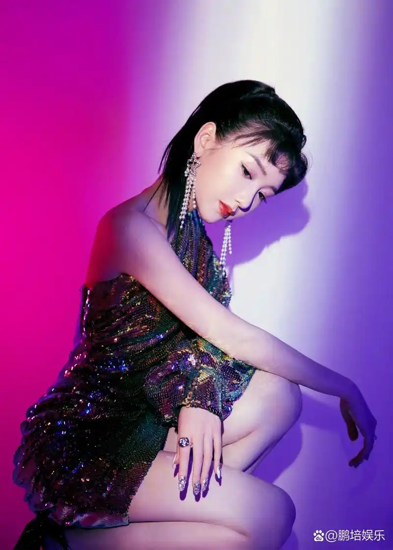 毛晓彤高跟凉鞋大长腿[鲜花][鲜花][鲜花]