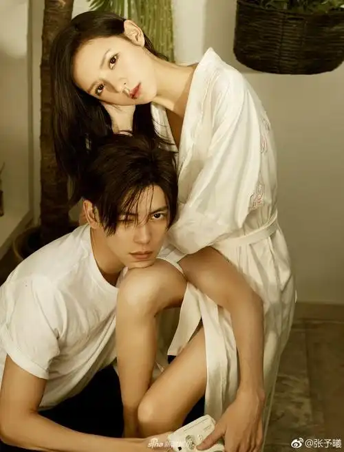 王思聪前女友张予曦晒与男友恩爱照 男帅女美超登对