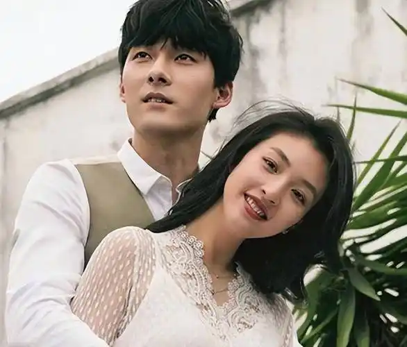 比如跟南韩颜霸吴世勋上演大时尚戏码,又比如陪黄子韬在镜头前谈恋爱