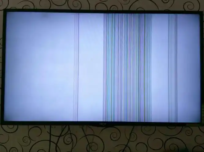 液晶显示器屏幕花屏(横纹),闪屏,模糊.是显卡问题还是屏坏了?