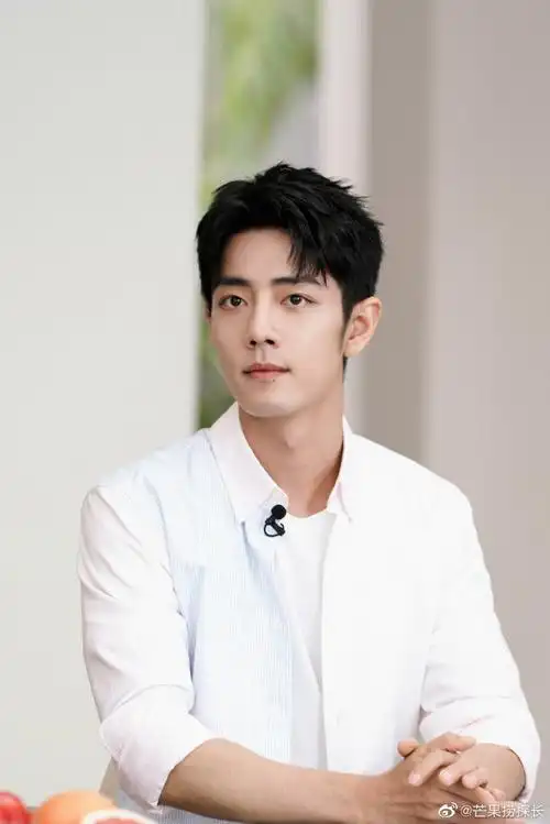 肖战白衬衫造型花絮照