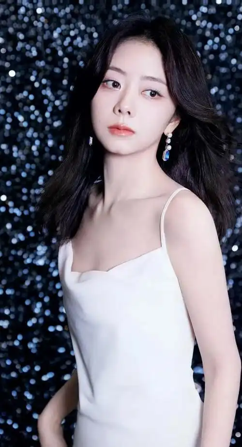 快来欣赏!谭松韵高清白色裙子美照来袭