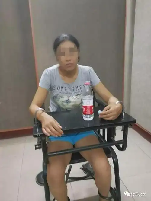 犯罪嫌疑人王某接受审讯