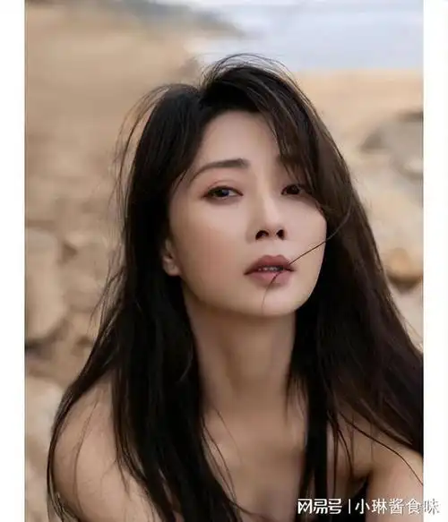 真人间水蜜桃43岁殷桃颜值耐打身材饱满无数男人心中女神