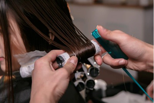 听理发师表姐一分析, 我懂了|烫发|理发师|美发店_新浪新闻