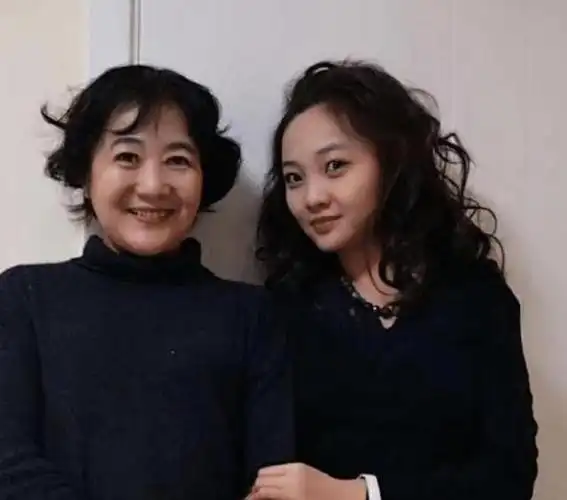 回到普通人的生活接下来的十多年中,林妙可所到之处,到处都是骂声