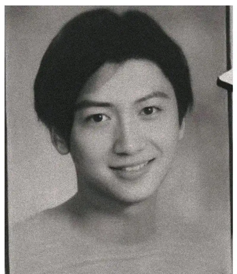 谢霆锋大儿子和爷爷谢贤年轻时更像一点,没有爸爸谢霆锋帅气.