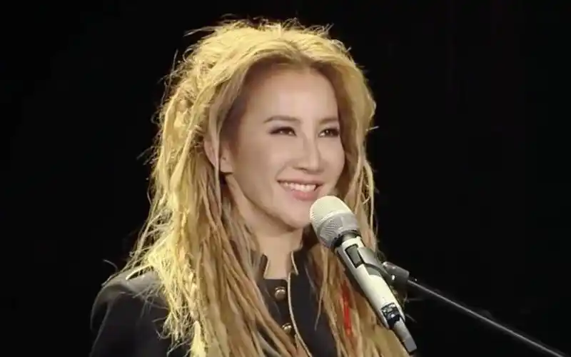 李玟没出席李玟出殡仪式,立深情人设被骂