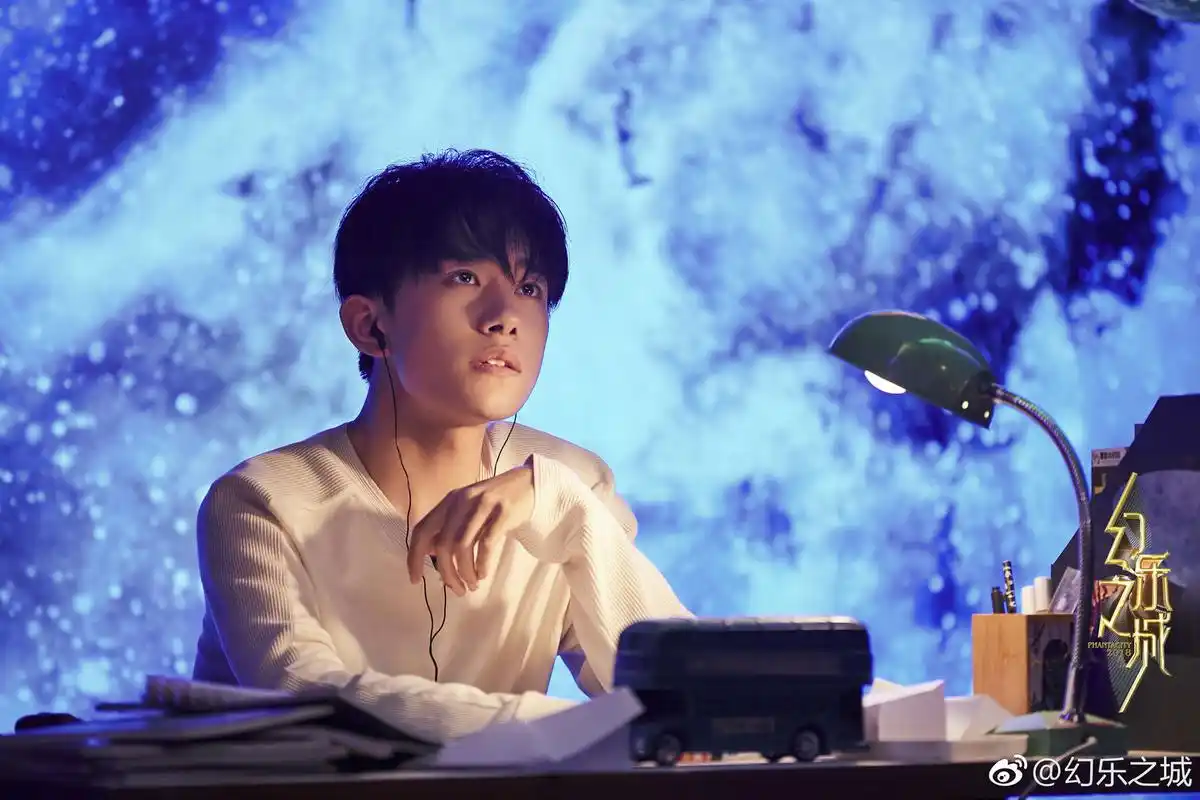 [易烊千玺][新闻]180814 唱演人易烊千玺剧照纯享 少年如歌光芒万丈