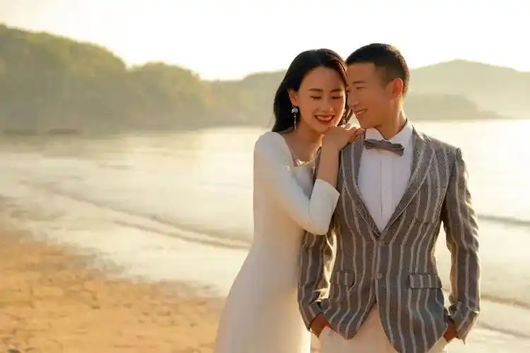 结婚登记400多天后,我们终于走进了神圣的婚姻殿堂.