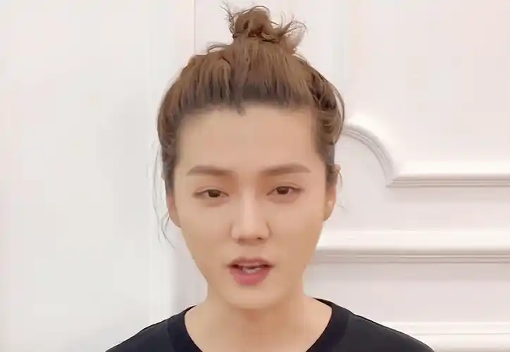 醉酒踉跄上车,总是被狗戏弄酒量不行时,鹿晗会发狗照回应,让狗狗们不