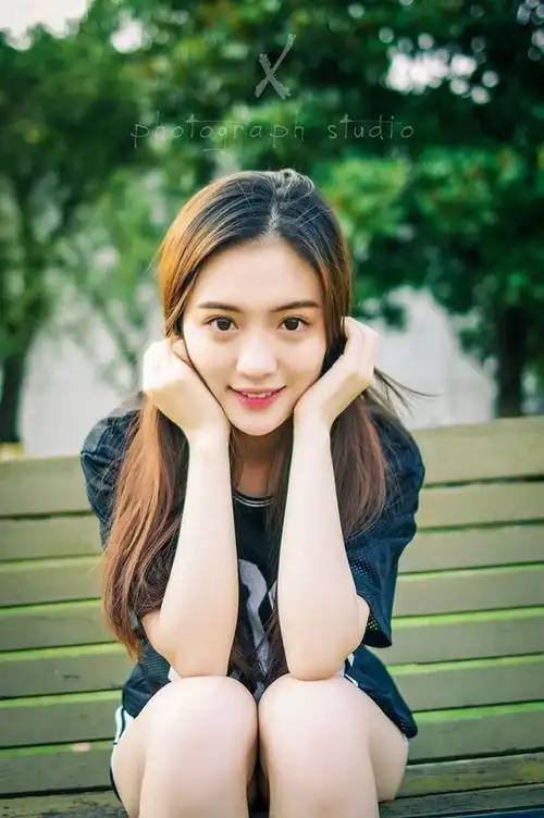 阳光下漂亮温暖笑容唯美清纯气质长发美女运动清纯唯美气质美女头像