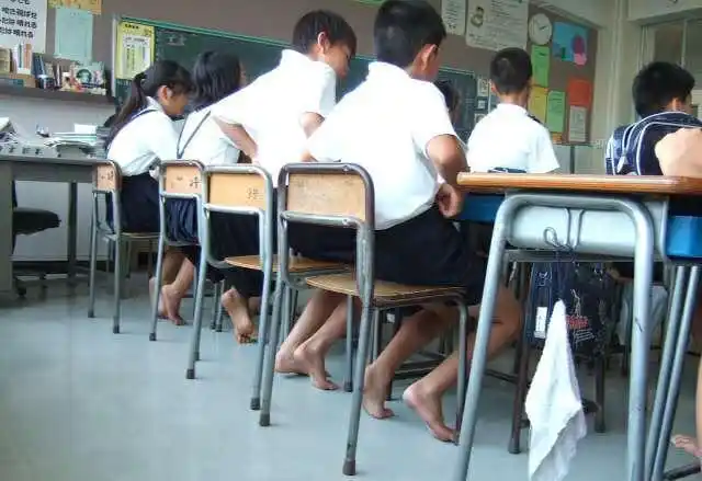 日本"赤足教育"火了,从小光脚与不光脚的娃,10年