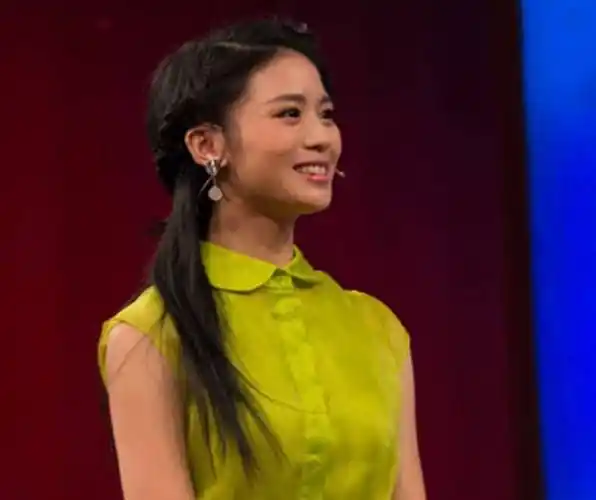 她是昔日选秀季军,8年不红后与经纪公司解约,今事业焕发新春_黄英