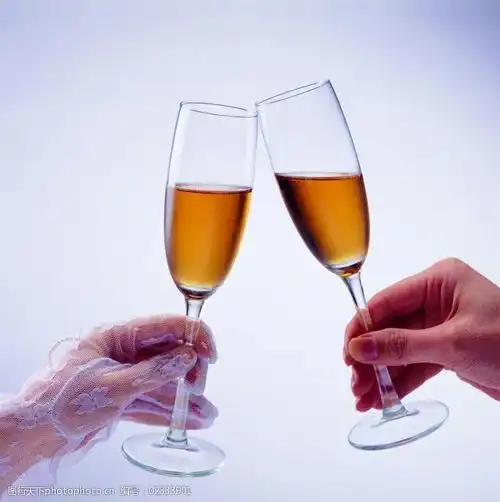 关键词:结婚素材免费下载 婚礼用品 结婚素材 西式婚礼 交杯酒 图片