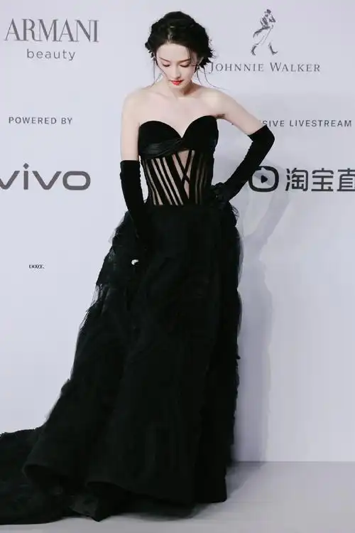 李沁黑天鹅##李沁体态##智族gq moty年度人物盛典