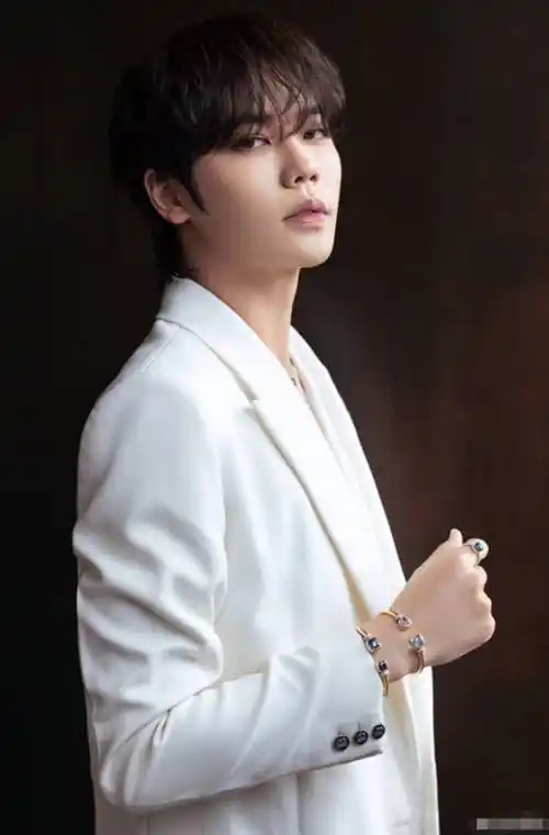 曝林彦俊嫖娼,前女友曝多张证据太辣眼,亲吻女生大腿照曝光