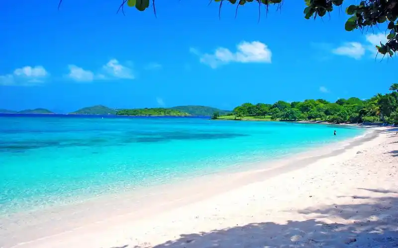 蓝天白云夏日唯美海滩风景桌面壁纸下载_高清壁纸_壁纸下载_美桌网