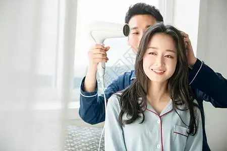 模特吹头发图片