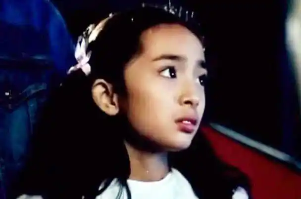 11岁的杨幂有两颗翘牙谁又注意到她当时已经有漂亮的长腿