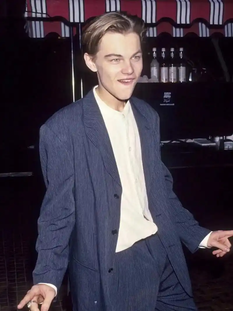 西装合集!少年感满满,真的帅呆了#莱昂纳多 #小李子 - 抖音